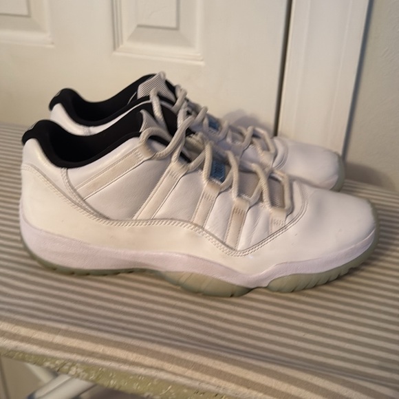 Jordan Retro 11 Low GS White Size 11 1/2 - Picture 3 of 8